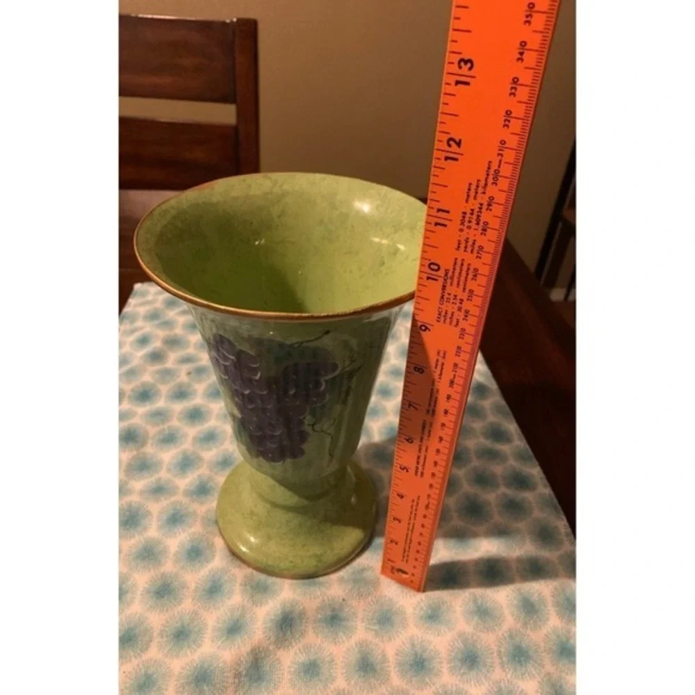 N/A ceramic pedestal
